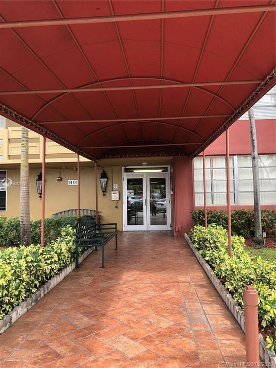 Vendido Recientemente: $99,990 (1 camas, 2 baños, 940 Pies cuadrados)