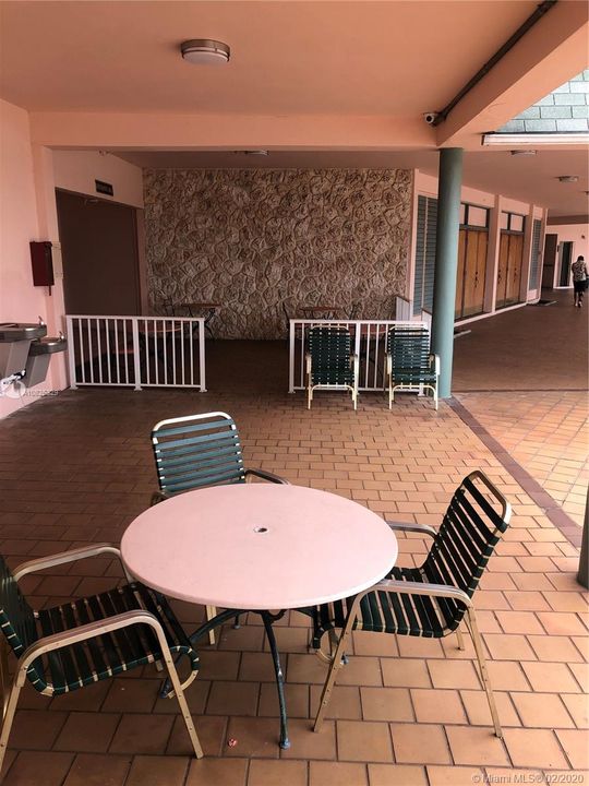 Vendido Recientemente: $99,990 (1 camas, 2 baños, 940 Pies cuadrados)
