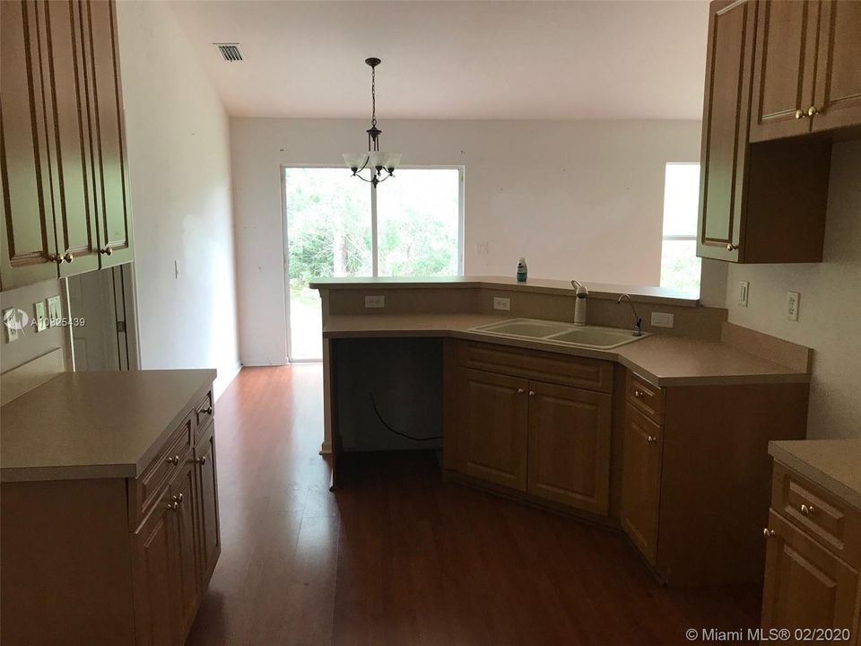 Vendido Recientemente: $249,850 (3 camas, 2 baños, 1808 Pies cuadrados)