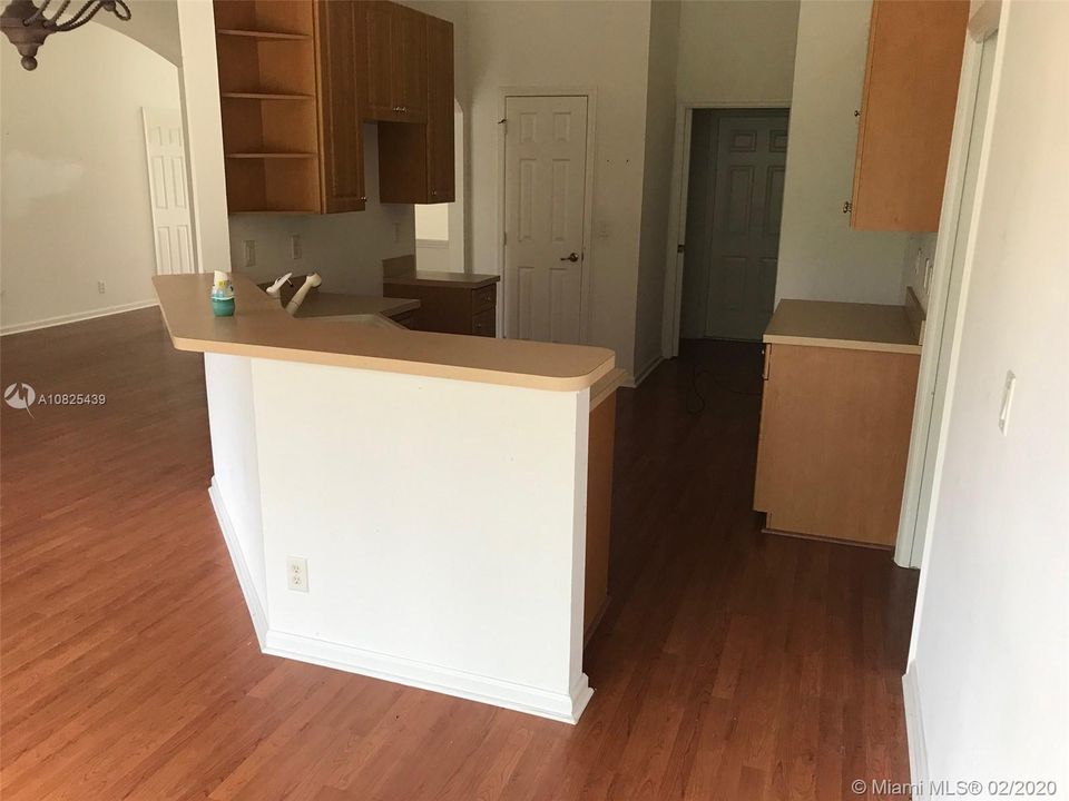 Vendido Recientemente: $249,850 (3 camas, 2 baños, 1808 Pies cuadrados)