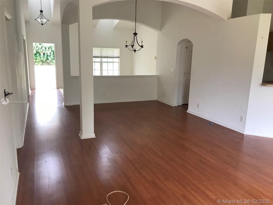 Vendido Recientemente: $249,850 (3 camas, 2 baños, 1808 Pies cuadrados)