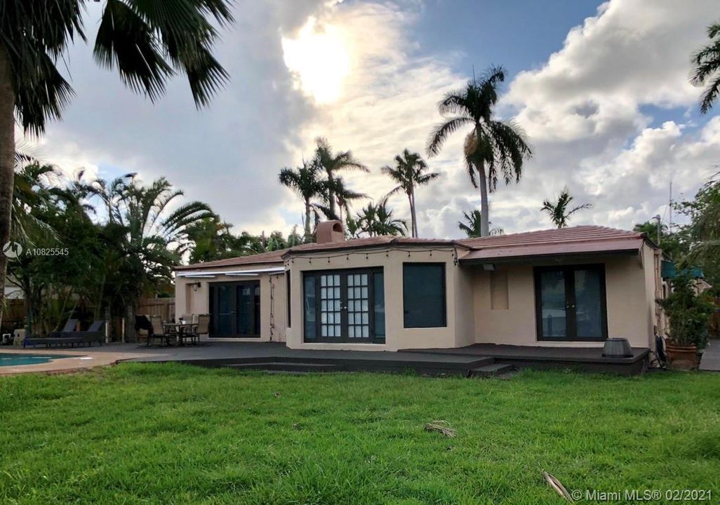 Recently Sold: $1,749,000 (4 beds, 3 baths, 2033 Square Feet)