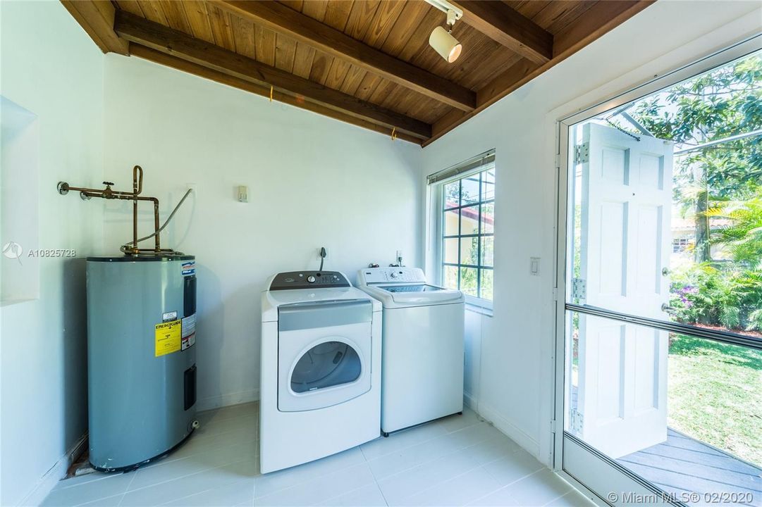Recientemente alquilado: $3,200 (2 camas, 2 baños, 1720 Pies cuadrados)
