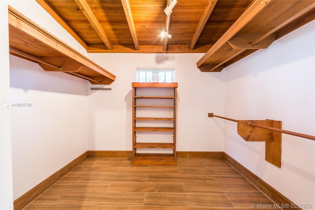 Huge! Walking Closet