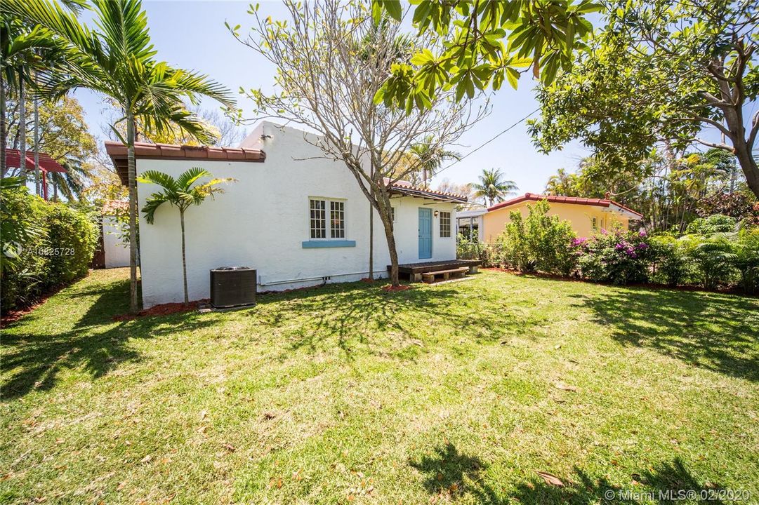 Recientemente alquilado: $3,200 (2 camas, 2 baños, 1720 Pies cuadrados)
