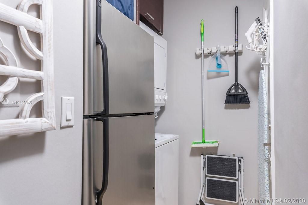 Recently Sold: $495,000 (2 beds, 2 baths, 963 Square Feet)