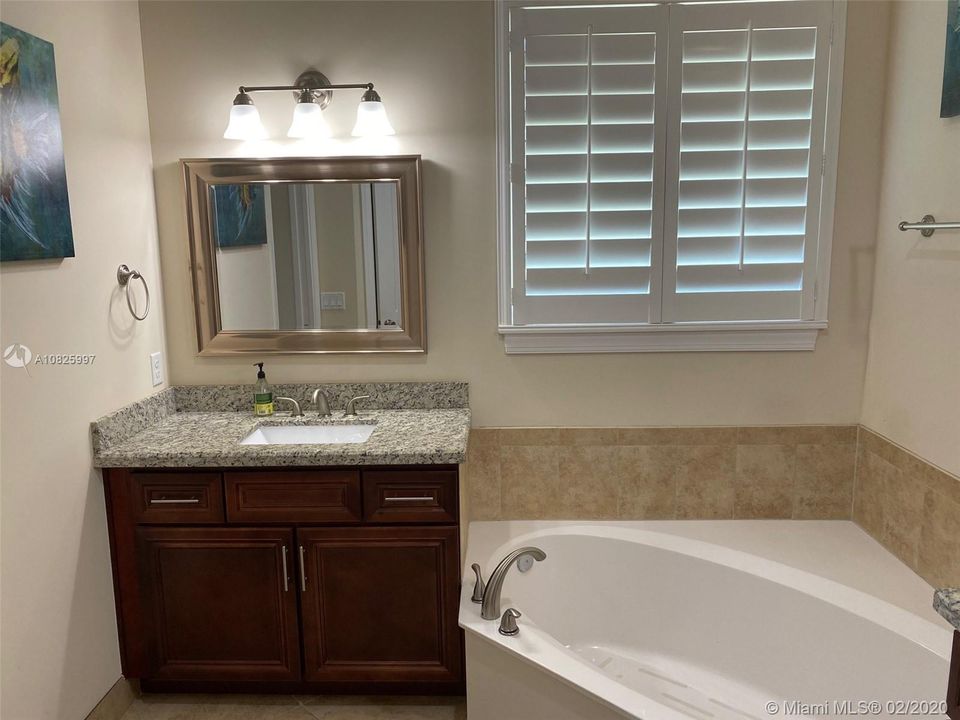 Recently Sold: $450,000 (4 beds, 2 baths, 2076 Square Feet)