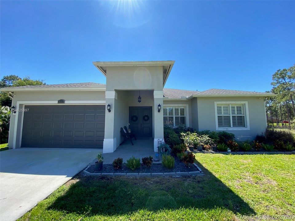 Recently Sold: $450,000 (4 beds, 2 baths, 2076 Square Feet)