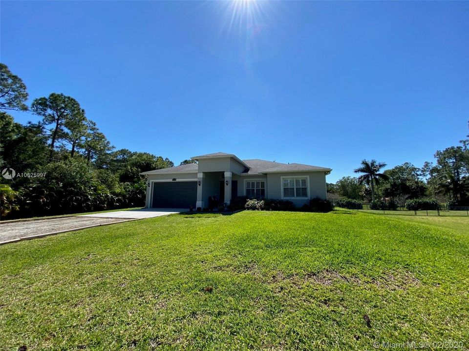 Recently Sold: $450,000 (4 beds, 2 baths, 2076 Square Feet)