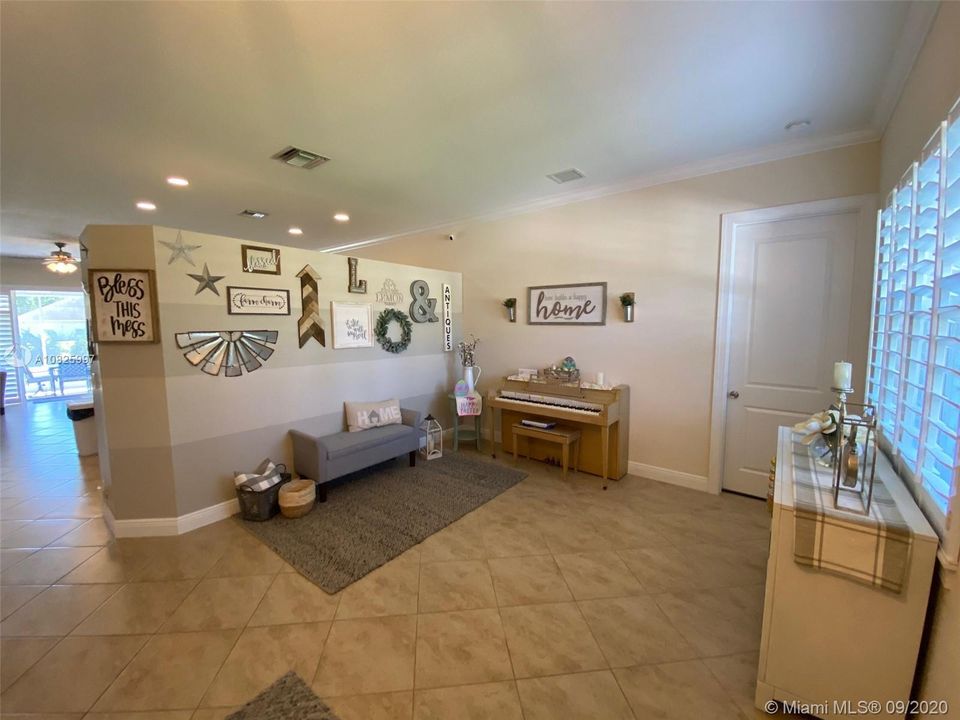 Recently Sold: $450,000 (4 beds, 2 baths, 2076 Square Feet)