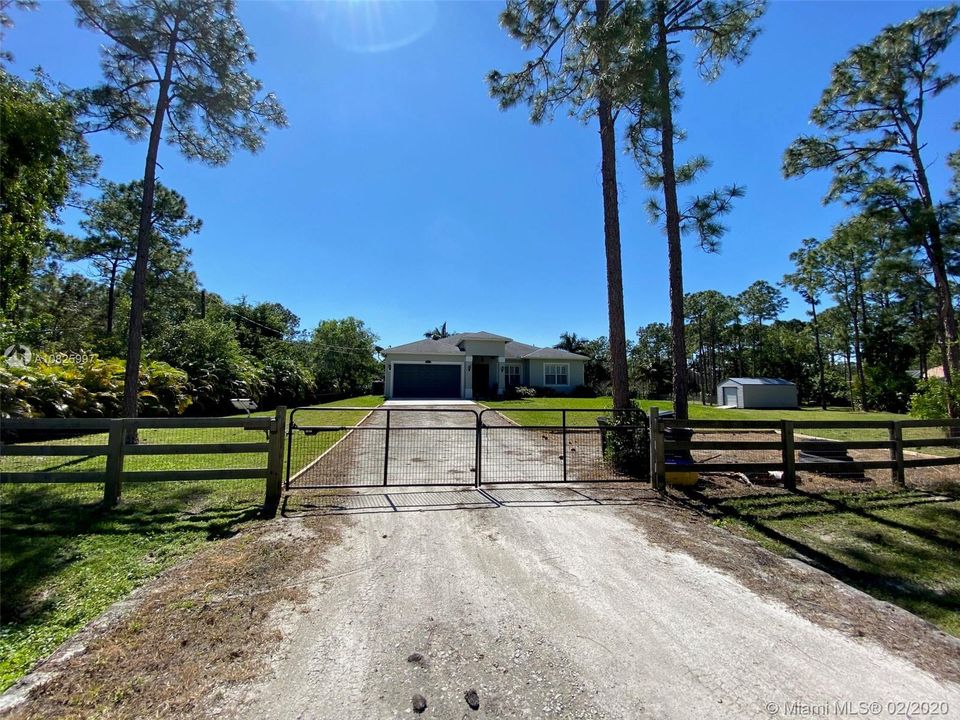 Recently Sold: $450,000 (4 beds, 2 baths, 2076 Square Feet)