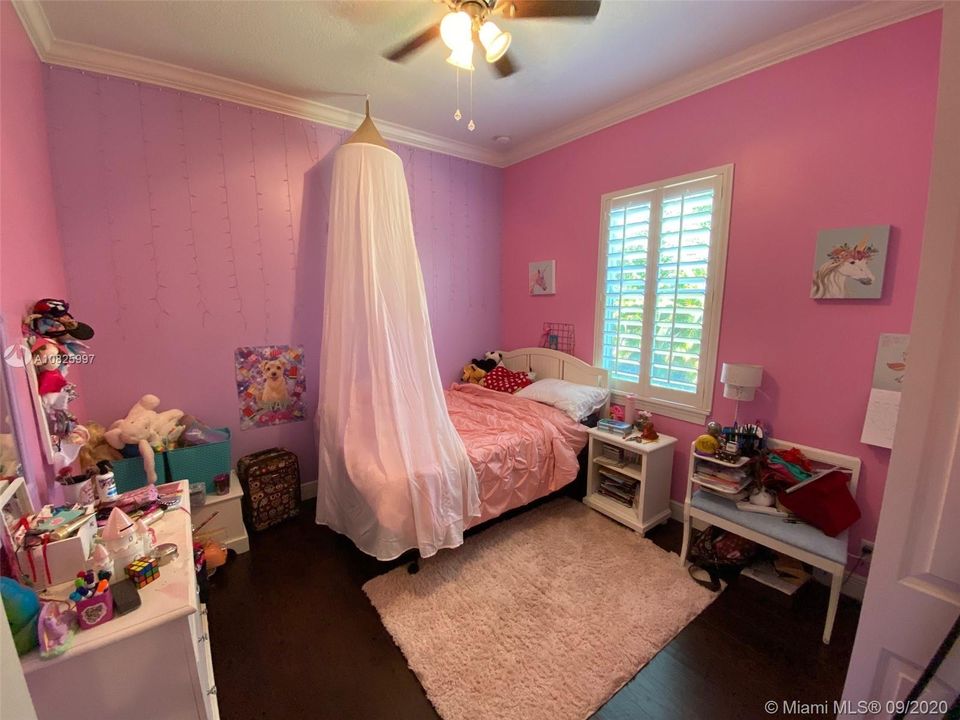 Recently Sold: $450,000 (4 beds, 2 baths, 2076 Square Feet)