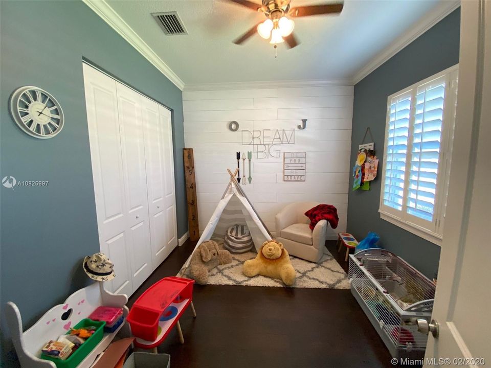 Recently Sold: $450,000 (4 beds, 2 baths, 2076 Square Feet)