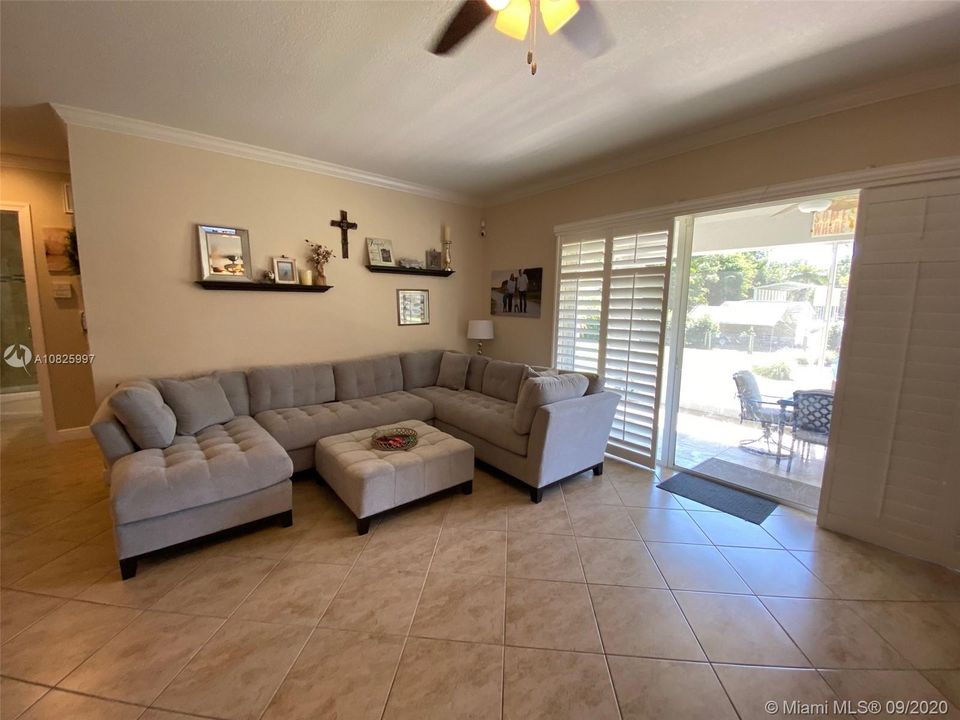 Recently Sold: $450,000 (4 beds, 2 baths, 2076 Square Feet)