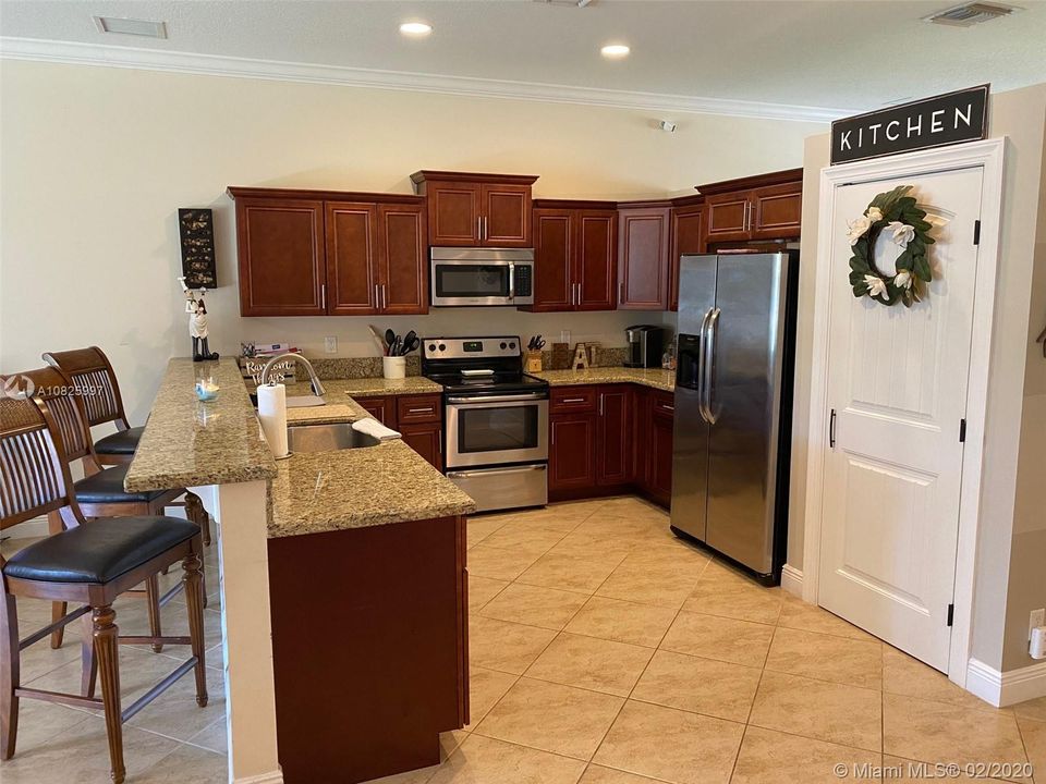 Recently Sold: $450,000 (4 beds, 2 baths, 2076 Square Feet)