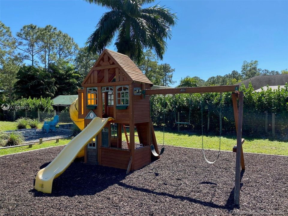 Recently Sold: $450,000 (4 beds, 2 baths, 2076 Square Feet)