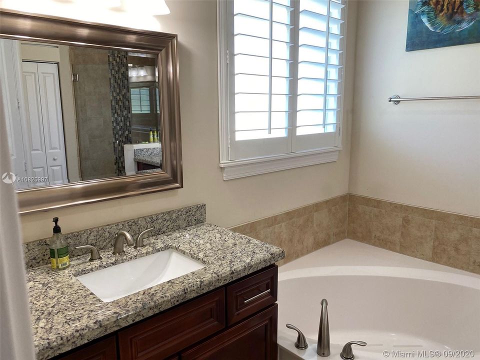 Recently Sold: $450,000 (4 beds, 2 baths, 2076 Square Feet)