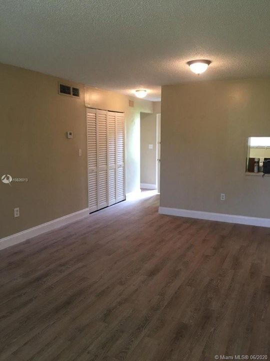 Recently Sold: $59,990 (1 beds, 1 baths, 616 Square Feet)