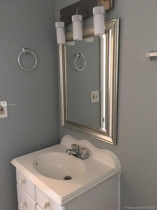 Recently Sold: $59,990 (1 beds, 1 baths, 616 Square Feet)