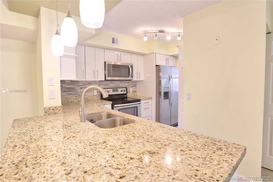 Недавно арендовано: $1,950 (2 спален, 2 ванн, 1080 Квадратных фут)