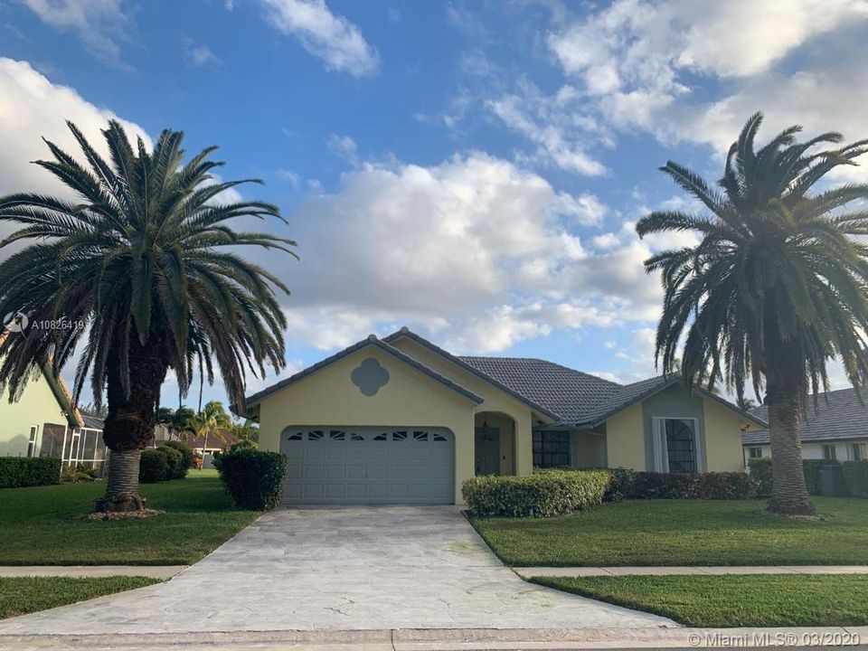 Recently Sold: $415,000 (3 beds, 2 baths, 1794 Square Feet)