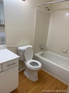 Недавно продано: $135,000 (2 спален, 2 ванн, 980 Квадратных фут)