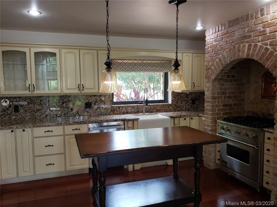 Recientemente alquilado: $7,400 (4 camas, 5 baños, 4207 Pies cuadrados)