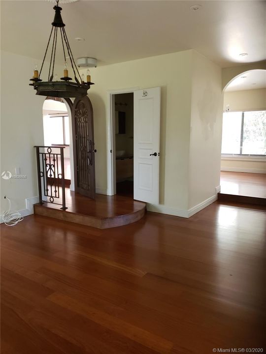Recientemente alquilado: $7,400 (4 camas, 5 baños, 4207 Pies cuadrados)