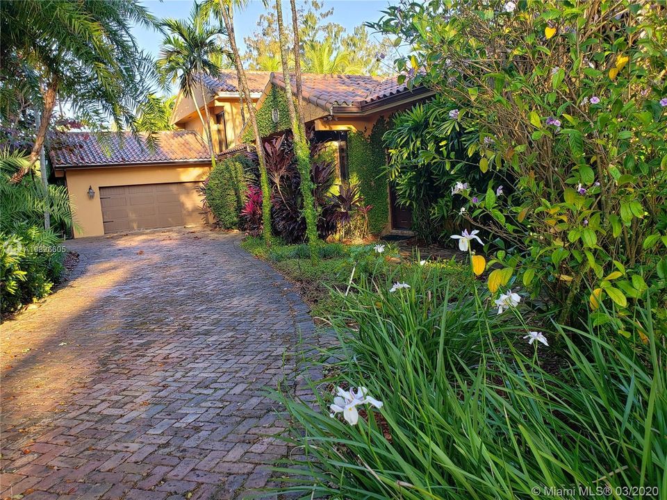 Recientemente alquilado: $7,400 (4 camas, 5 baños, 4207 Pies cuadrados)