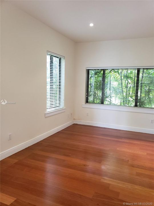 Recientemente alquilado: $7,400 (4 camas, 5 baños, 4207 Pies cuadrados)