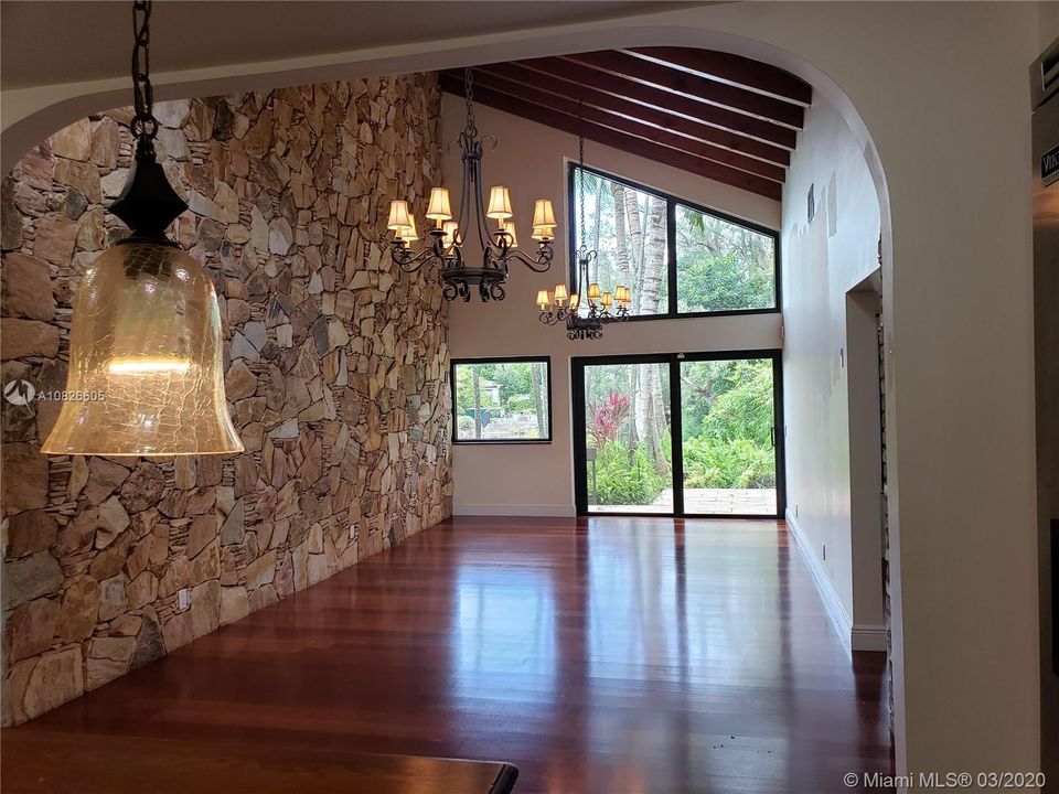 Recientemente alquilado: $7,400 (4 camas, 5 baños, 4207 Pies cuadrados)