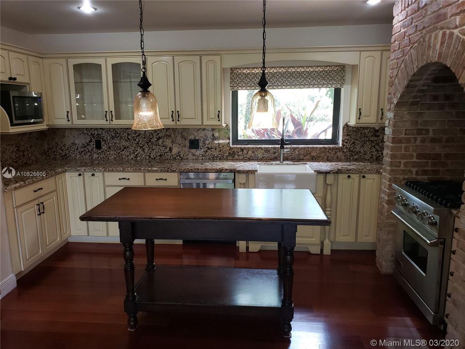 Recientemente alquilado: $7,400 (4 camas, 5 baños, 4207 Pies cuadrados)