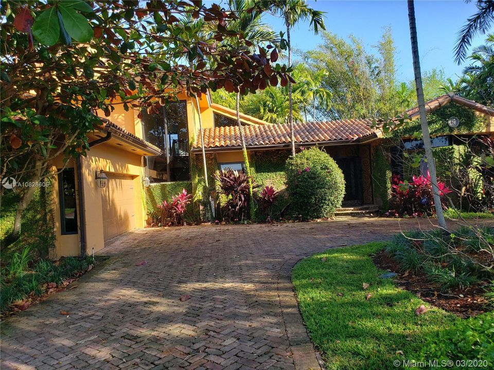 Recientemente alquilado: $7,400 (4 camas, 5 baños, 4207 Pies cuadrados)