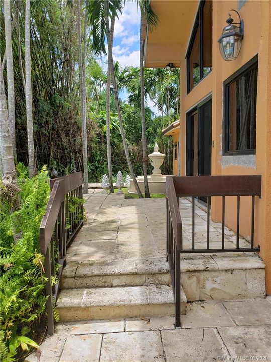 Recientemente alquilado: $7,400 (4 camas, 5 baños, 4207 Pies cuadrados)