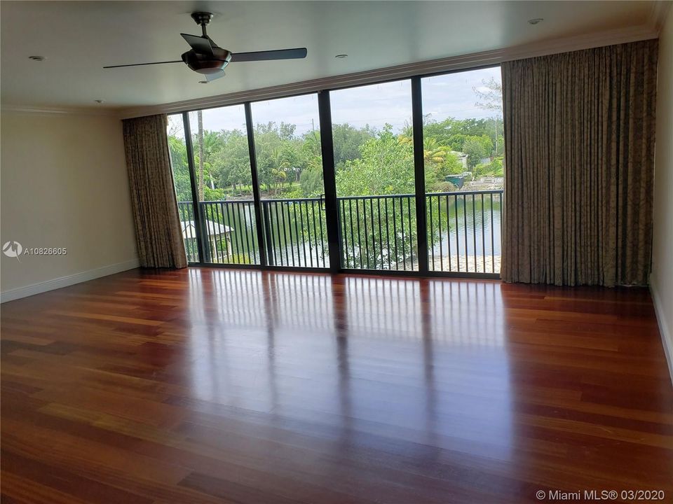 Recientemente alquilado: $7,400 (4 camas, 5 baños, 4207 Pies cuadrados)