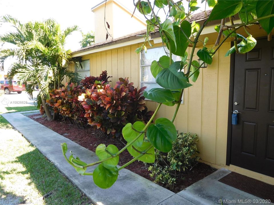 Recently Rented: $2,000 (3 beds, 2 baths, 1200 Square Feet)