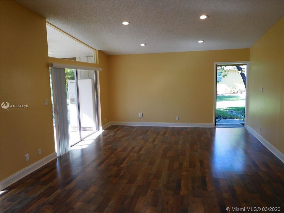 Recently Rented: $2,000 (3 beds, 2 baths, 1200 Square Feet)