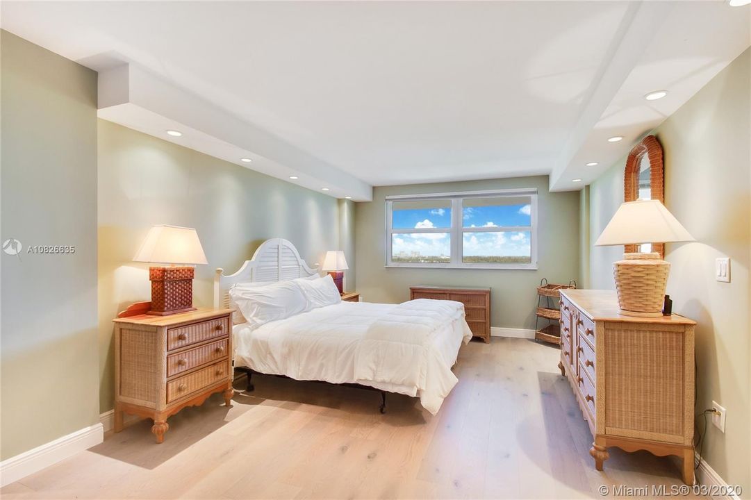 Vendido Recientemente: $1,095,000 (2 camas, 2 baños, 1469 Pies cuadrados)