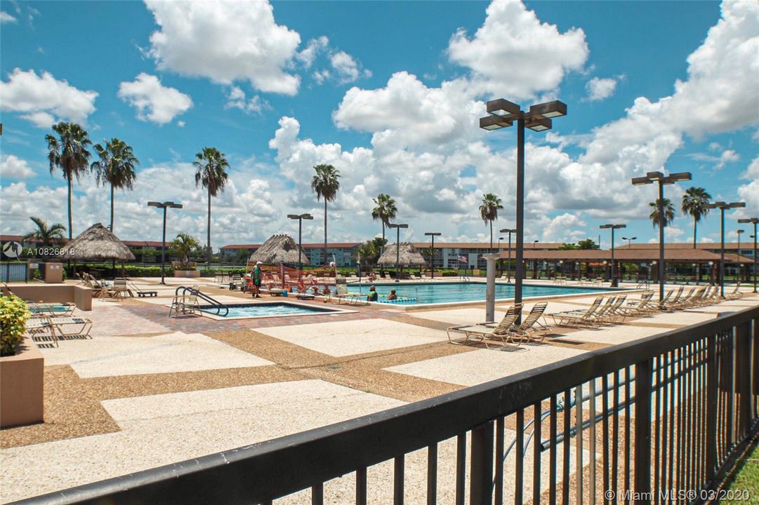 最近售出: $115,000 (2 贝兹, 1 浴室, 953 平方英尺)