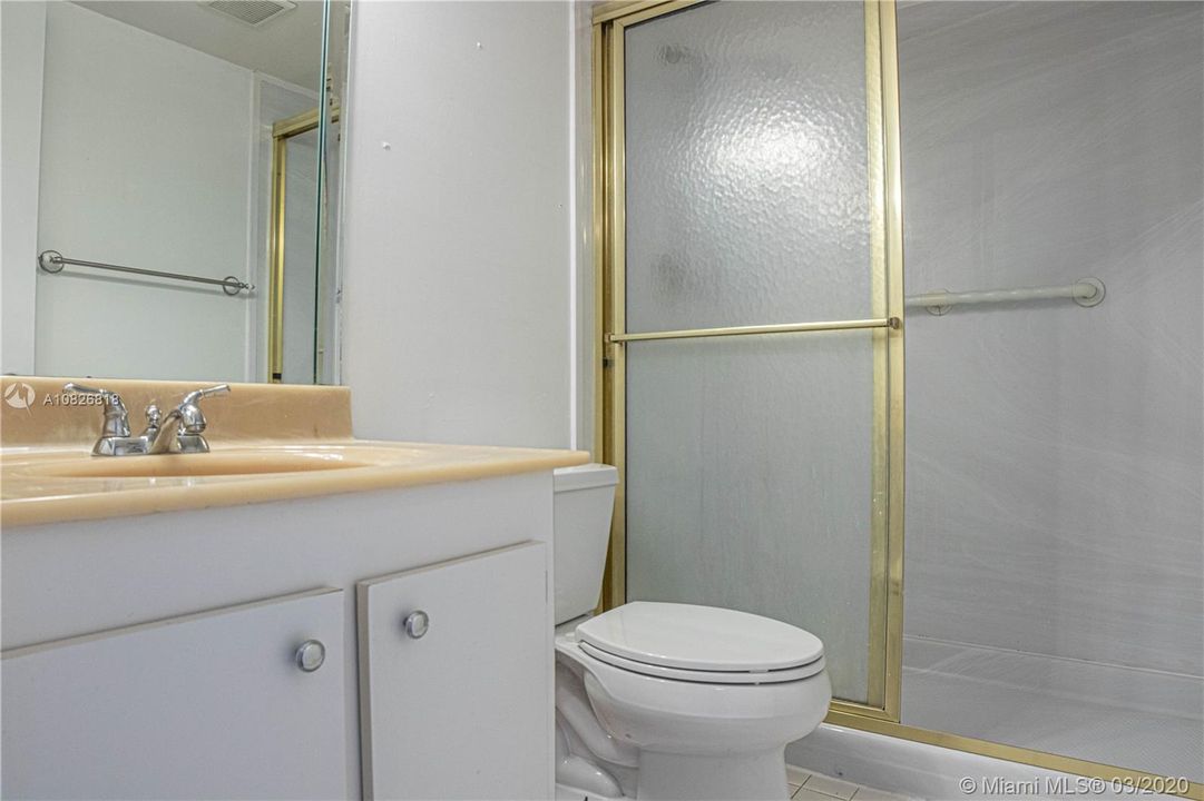 最近售出: $115,000 (2 贝兹, 1 浴室, 953 平方英尺)