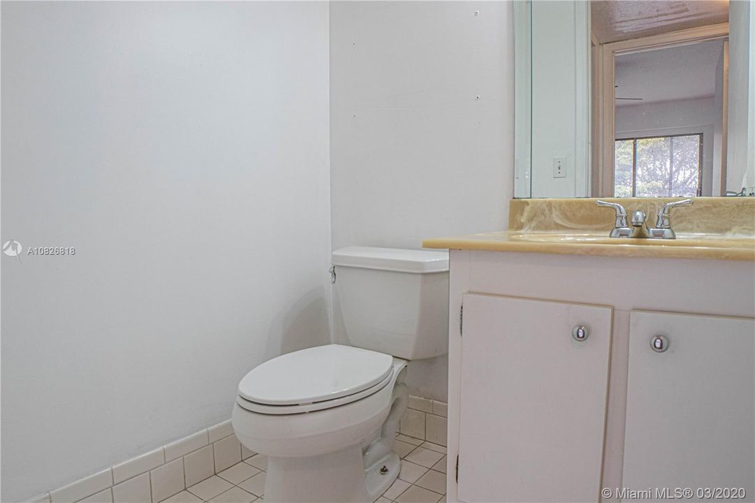 最近售出: $115,000 (2 贝兹, 1 浴室, 953 平方英尺)