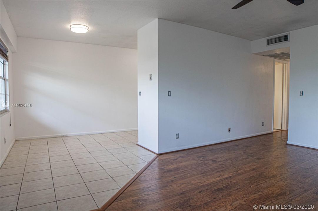 最近售出: $115,000 (2 贝兹, 1 浴室, 953 平方英尺)