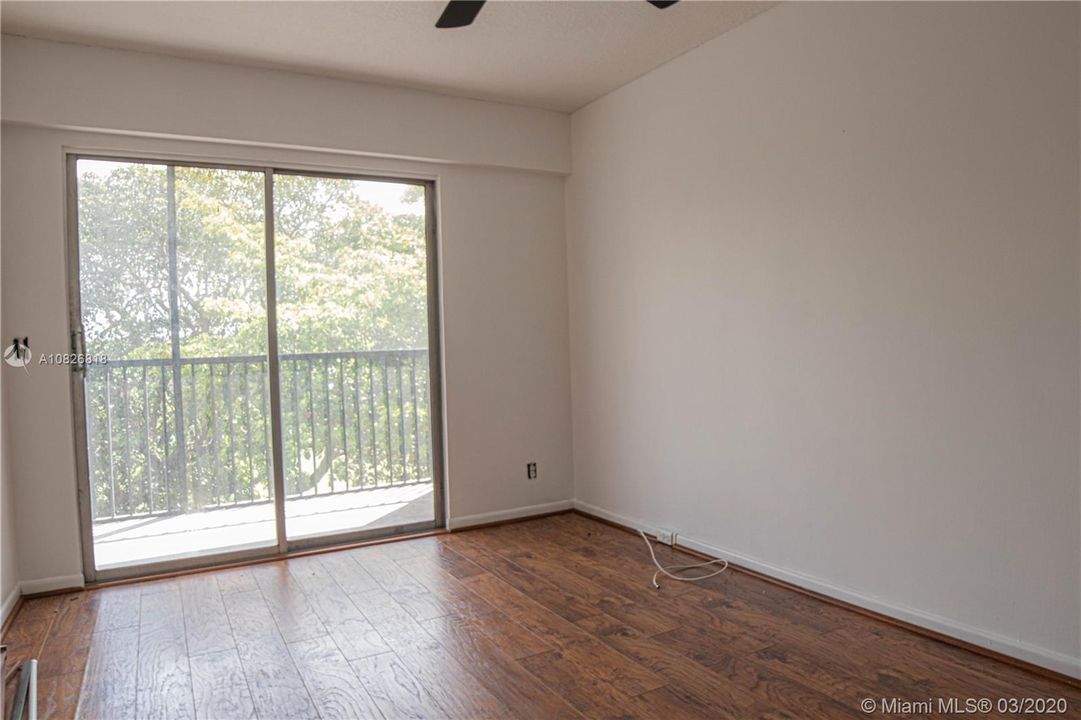 最近售出: $115,000 (2 贝兹, 1 浴室, 953 平方英尺)