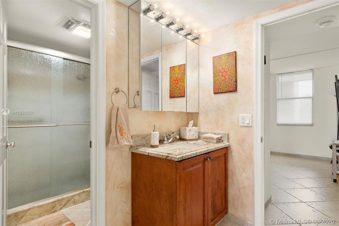 Недавно продано: $879,900 (3 спален, 2 ванн, 1700 Квадратных фут)