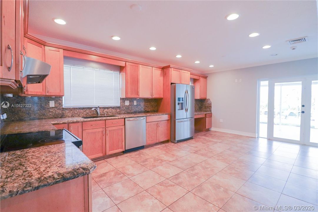 Vendido Recientemente: $399,999 (5 camas, 2 baños, 1947 Pies cuadrados)