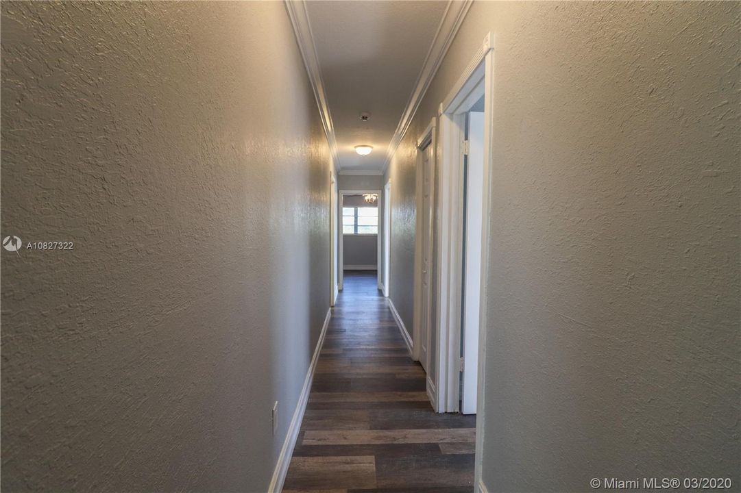 Vendido Recientemente: $399,999 (5 camas, 2 baños, 1947 Pies cuadrados)