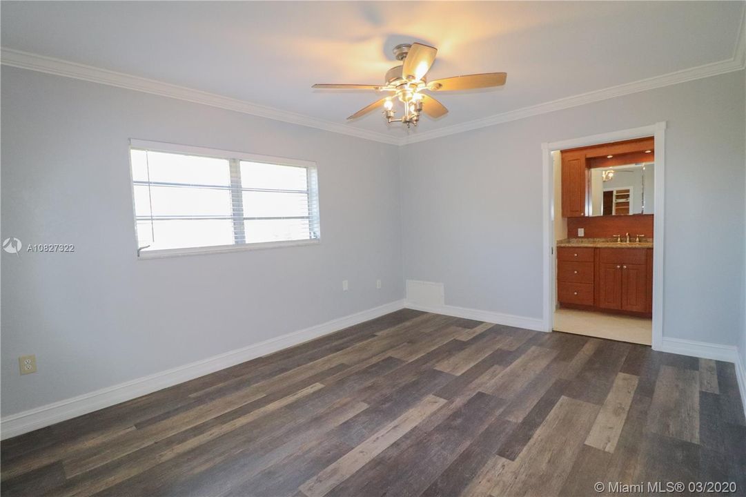 Vendido Recientemente: $399,999 (5 camas, 2 baños, 1947 Pies cuadrados)