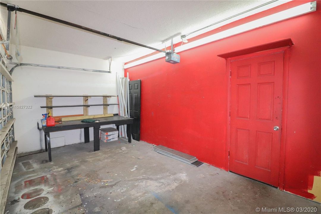 Vendido Recientemente: $399,999 (5 camas, 2 baños, 1947 Pies cuadrados)
