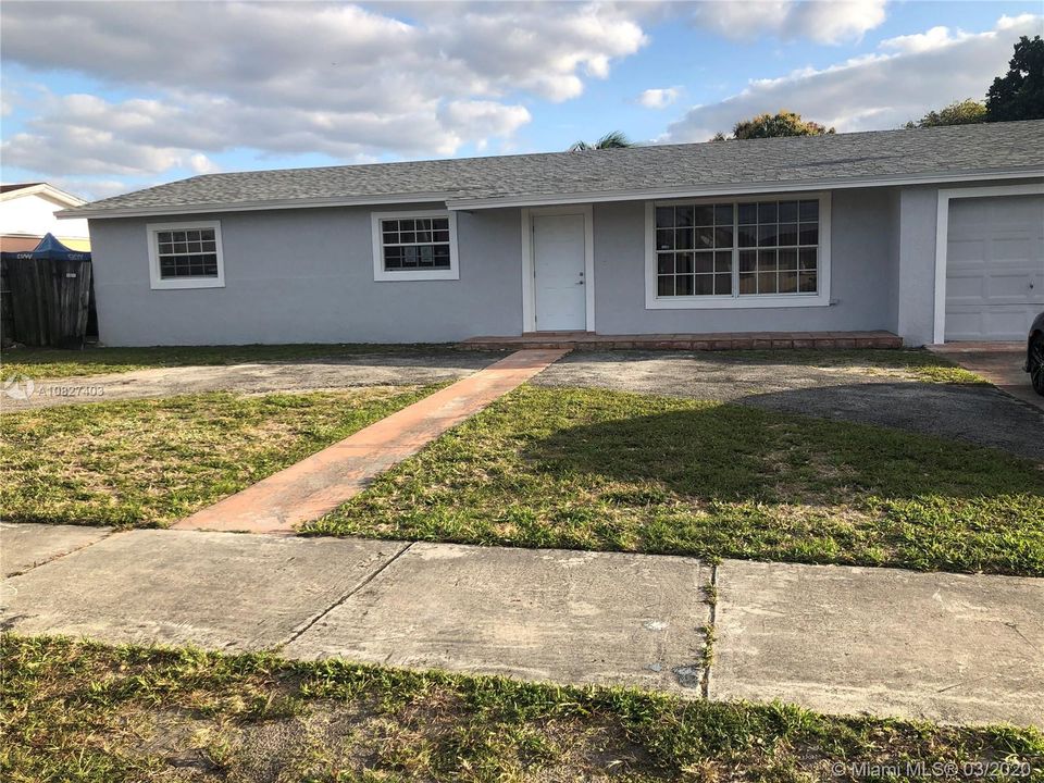 Recently Sold: $375,000 (5 beds, 3 baths, 1776 Square Feet)