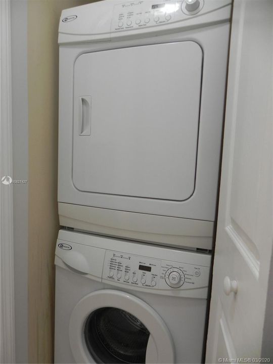 Недавно арендовано: $1,850 (2 спален, 2 ванн, 1080 Квадратных фут)
